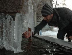 Soğuk şadırvanları dondurdu